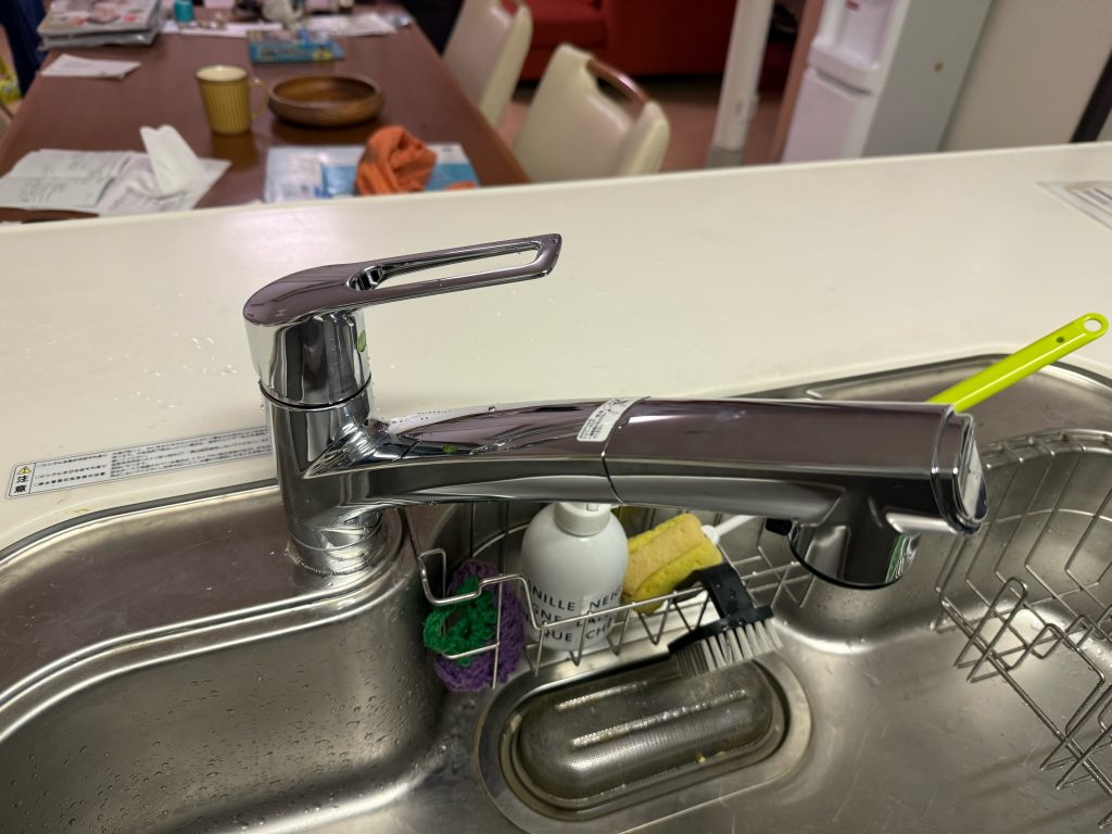 榛東村　キチン水栓交換工事〈KVK　シングルシャワー付混合栓　KM5021TECHS　eレバー　撥水膜コーティング〉