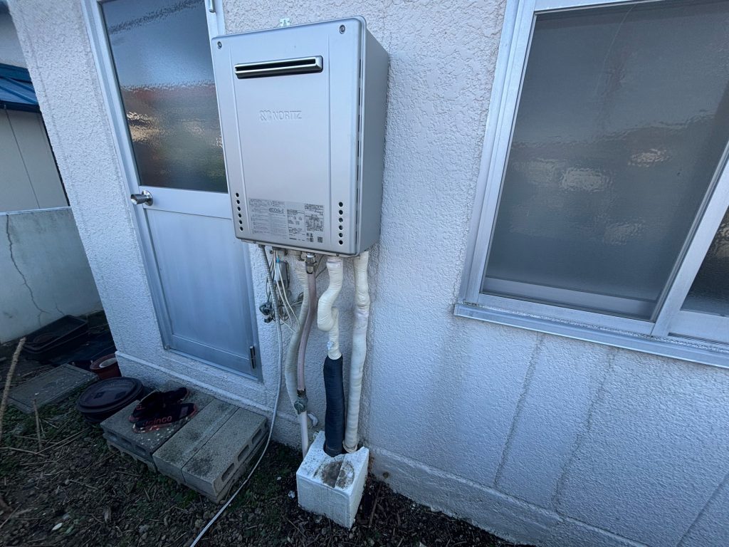 渋川市　ガス給湯器工事　〈ノーリツ　ガス給湯器　GT-2072SAW　BL　都市ガス　オート　20号　エコジョーズ　据置型〉