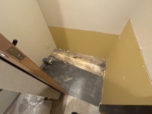 渋川市　店舗改修工事〈YKKap　横引きロール網戸〉