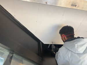 渋川市　店舗改修工事〈YKKap　横引きロール網戸〉