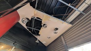 渋川市　店舗改修工事〈YKKap　横引きロール網戸〉