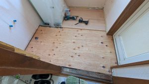 渋川市　脱衣室工事〈LIXIL　洗面台オフトW750一面鏡　開き戸ホワイト〉