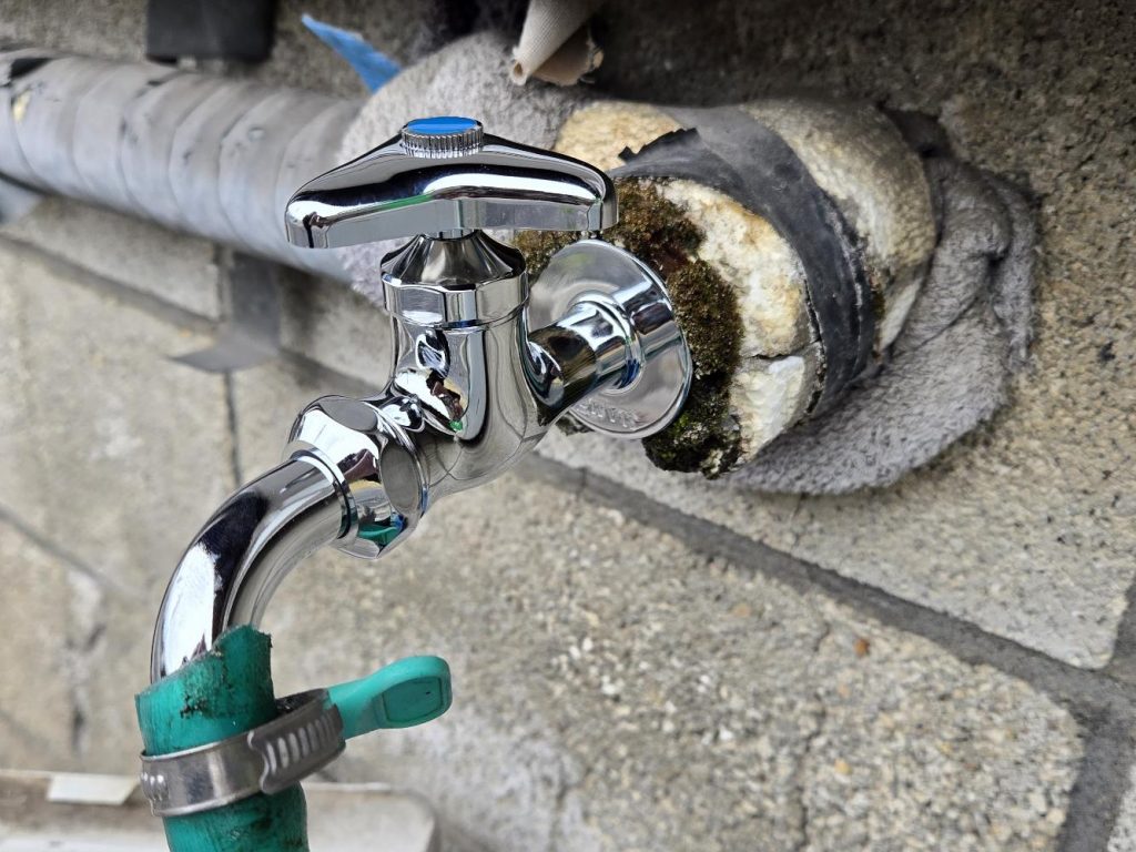 渋川市　外水栓交換工事〈KYK　吐水口回転形水栓 青ビス付　K11	〉