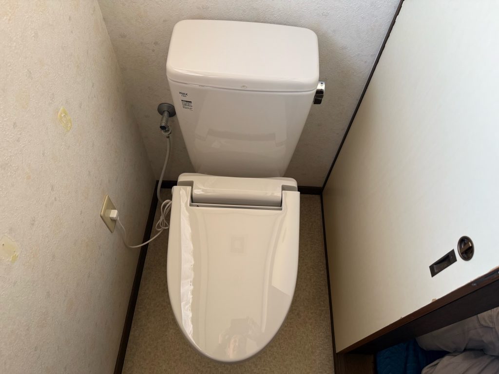 渋川市　２Ｆトイレ交換〈アメージュＺ+暖房便座〉