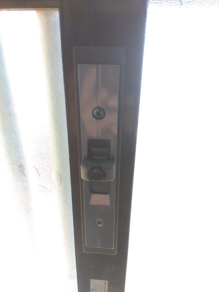 前橋市　玄関引戸鍵交換工事