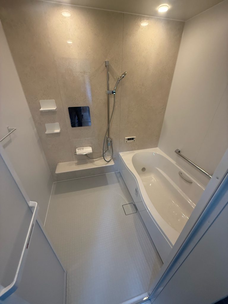 渋川市　浴室工事〈LIXIL　システムバス　リデアM　1620〉