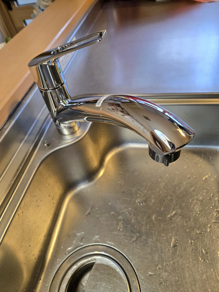 渋川市　キッチン水栓工事〈KVK　シングルシャワー付混合栓〉