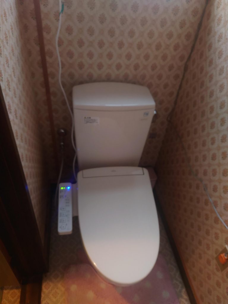 渋川市　１Ｆトイレ便座交換〈TOTO　温水洗浄便座ウォッシュレットSS1〉