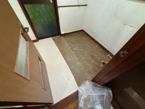 榛東村　脱衣室工事〈壁・床クッションフロア貼替〉