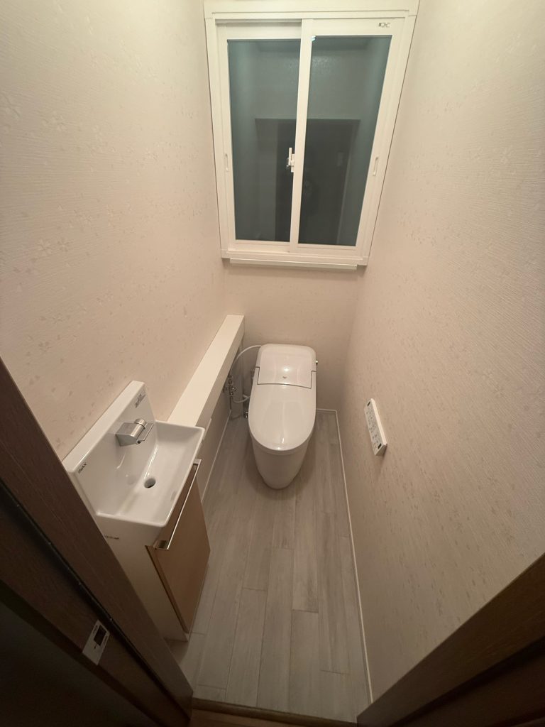 渋川市　１Ｆトイレ工事〈LIXIL　プレアスLS　手洗器セットW1400タイプ〉