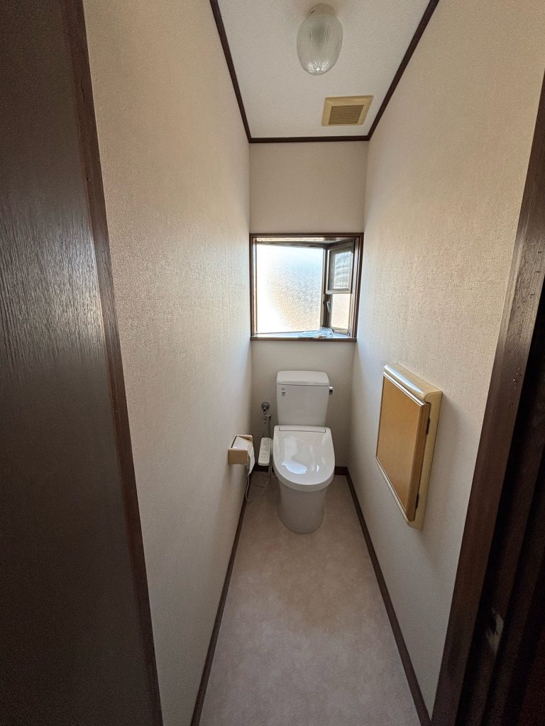 渋川市　2Ｆトイレ工事〈アメージュZ+シャワートイレKB31〉