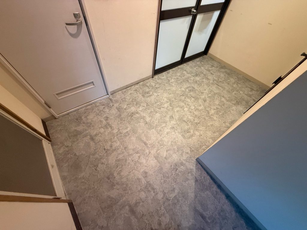 渋川市　入口ホール床工事〈床クッションフロア貼替〉