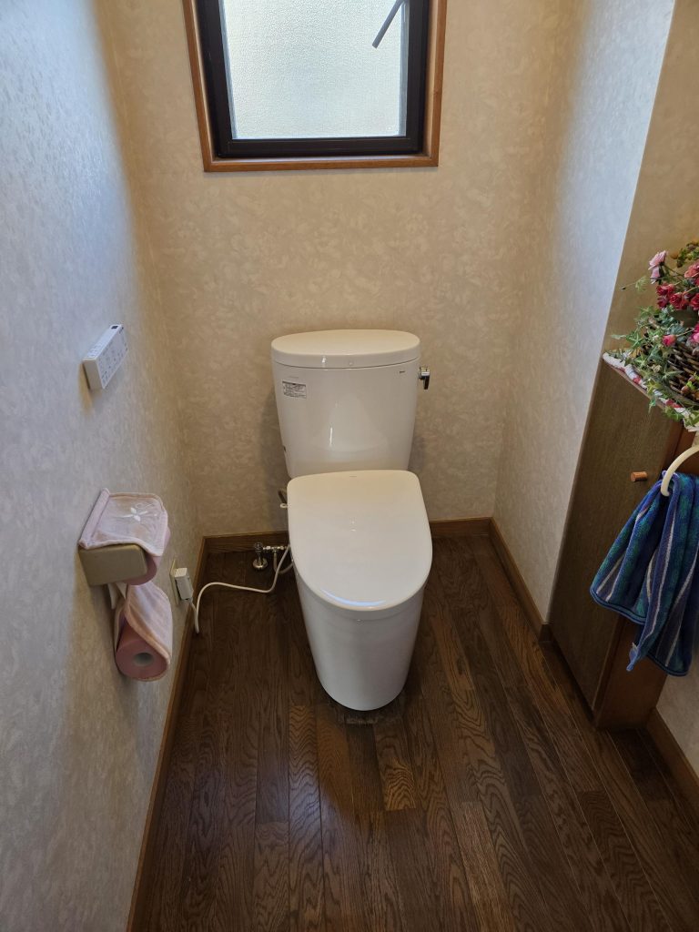 渋川市　１Fトイレ工事〈TOTO　ピュアレストEX+アプリコットF1A〉