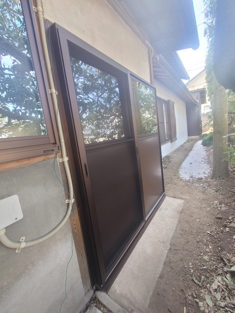 渋川市　勝手口引戸・窓工事〈ＹＫＫ　エピソードⅡ－ＮＥＯ〉