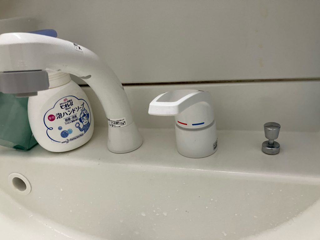 渋川市　洗面台水栓工事〈KVK　KM8007　シングル洗髪シャワー〉