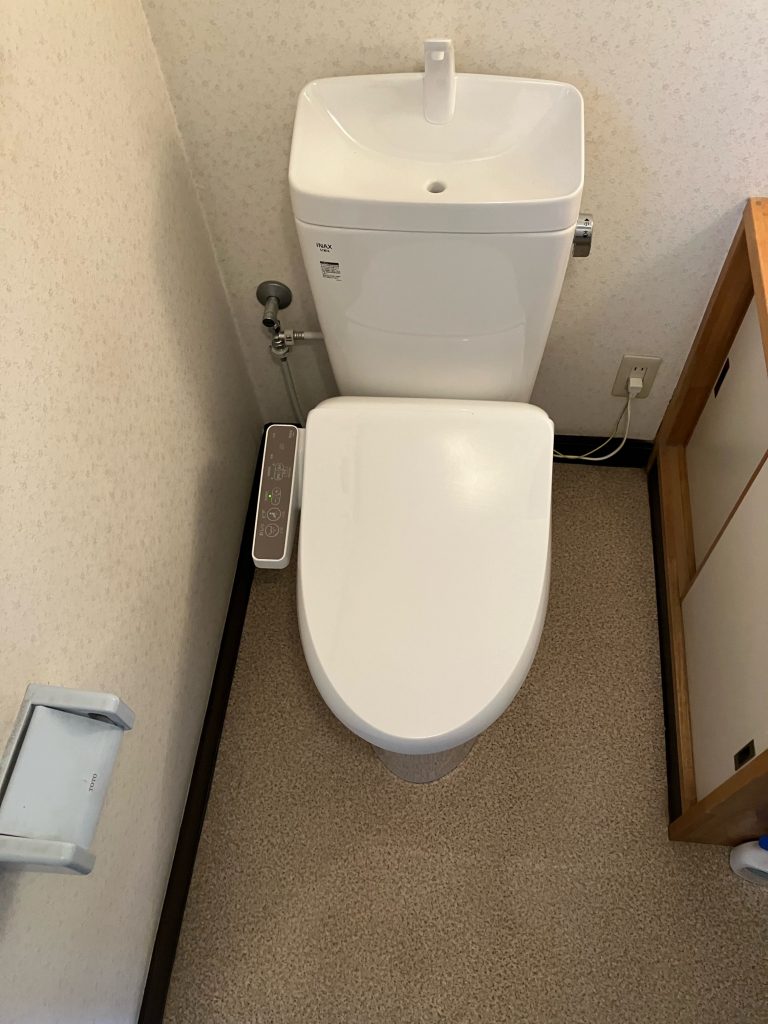 東吾妻町　１Ｆトイレ工事〈LIXIL　アメージュZ+シャワートイレD　手洗付き〉