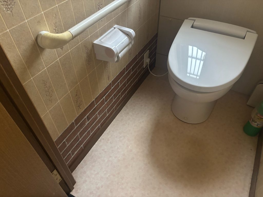 渋川市　便座交換工事　〈LIXIL　暖房便座　CF-21ASJ〉