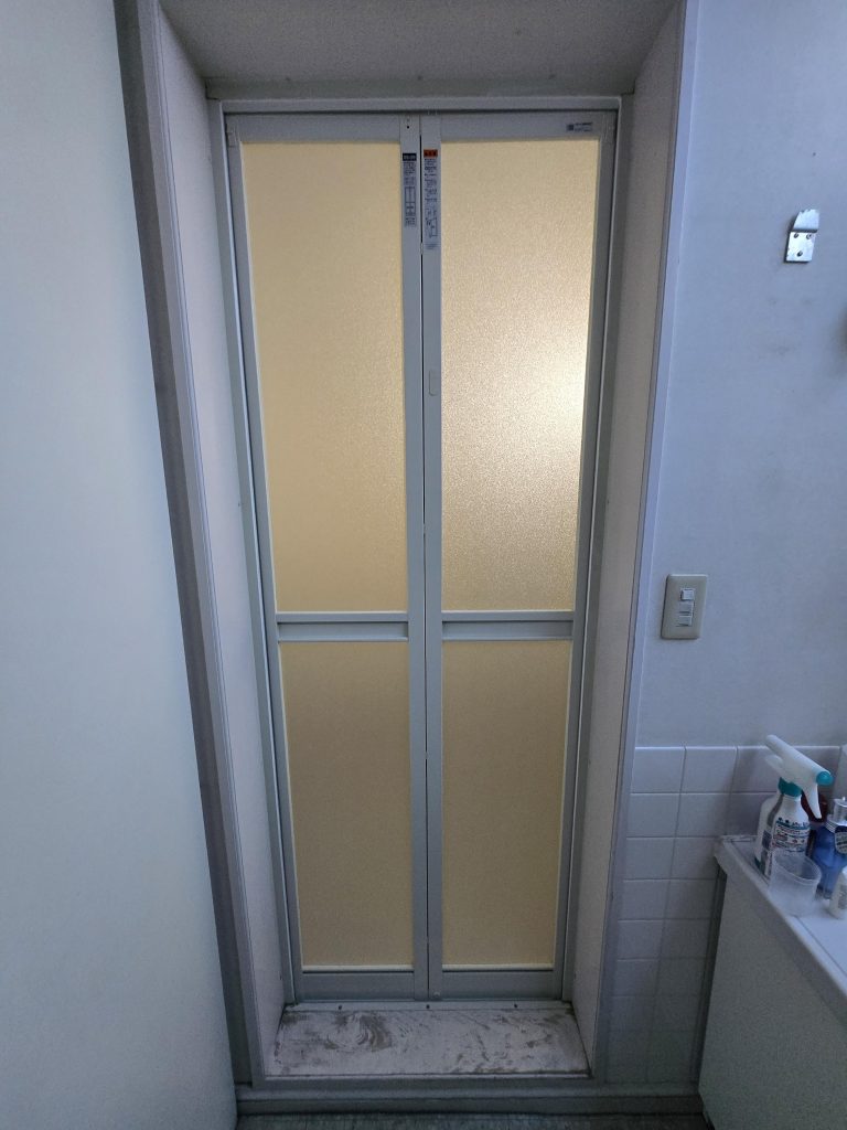 渋川市　浴室折戸工事　