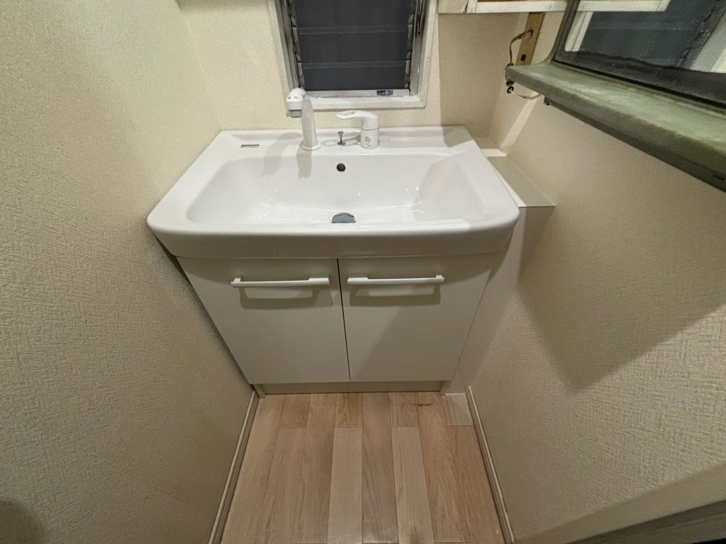渋川市　洗面台（下台のみ）工事
