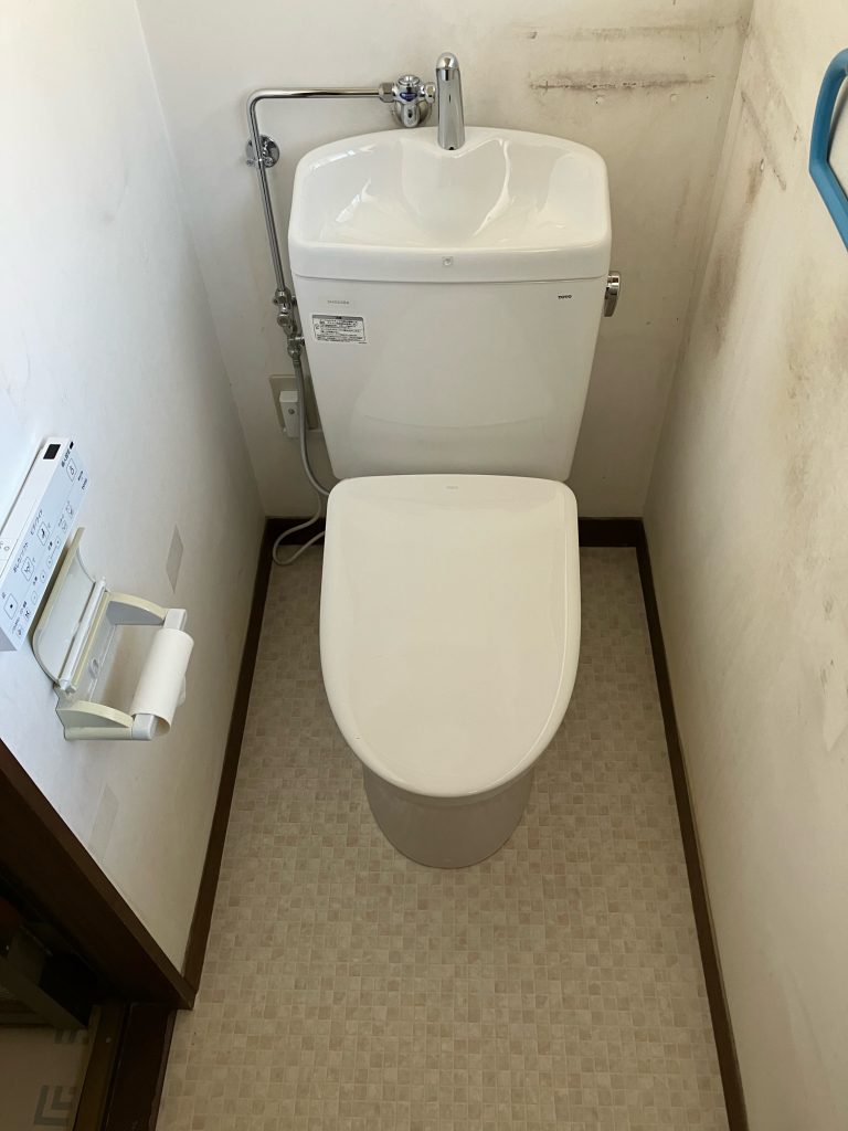 渋川市　隅置きタンクトイレ工事
