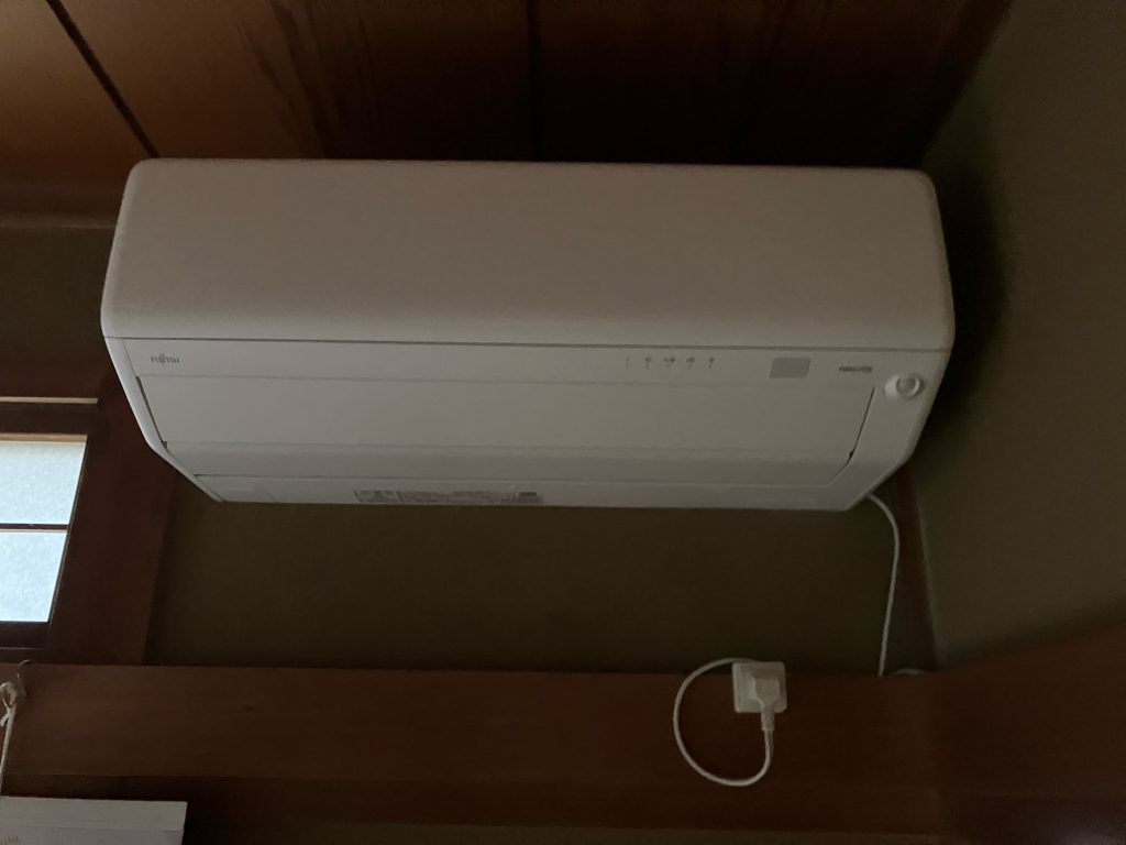 渋川市　１F和室エアコン工事〈富士通　ルームエアコン　10畳用〉