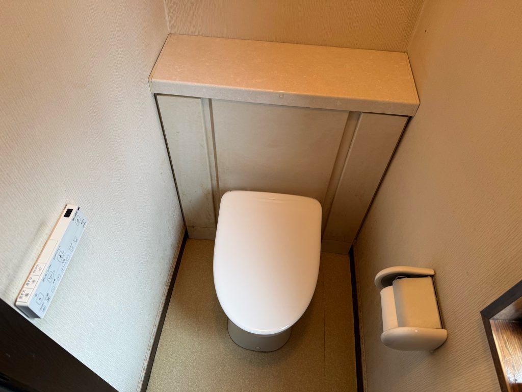 渋川市　便座交換工事〈TOTO　アプリコットＦ１Ａ〉