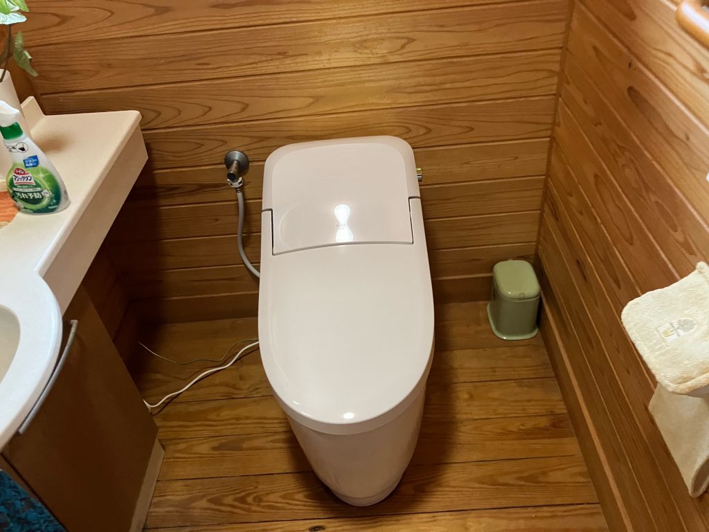 渋川市　１Ｆトイレ工事〈LIXIL　プレアスLS　4グレード〉