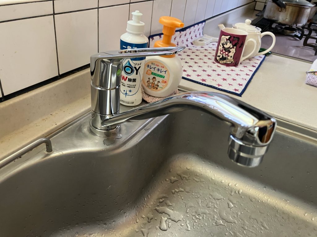 渋川市　キッチン水栓工事〈KVK　シングル混合栓　KM5011TECHS〉