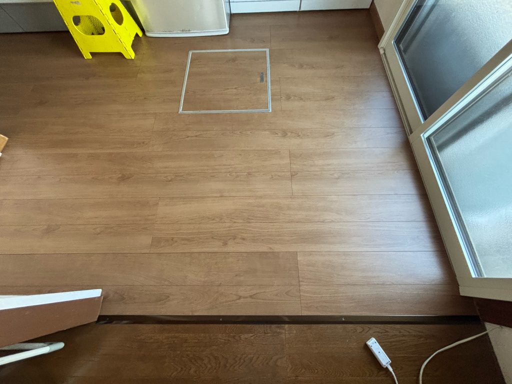 前橋市　台所床上貼り工事〈LIXIL　ラシッサＳ〉