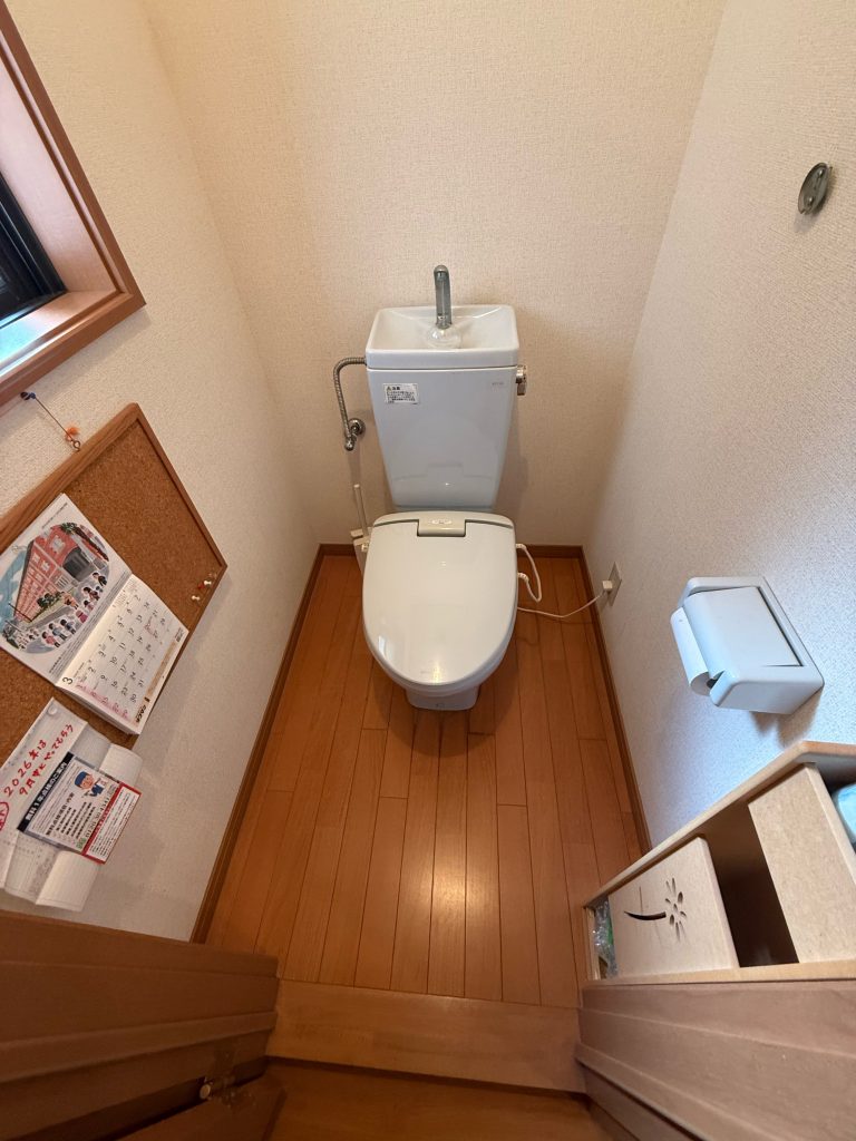 渋川市　2Ｆトイレ工事〈TOTO　ピュアレストＱＲ+ＳＳ１〉