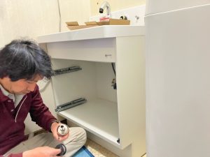 吉岡町　洗面台工事〈LIXIL　ピアラ　三面鏡〉