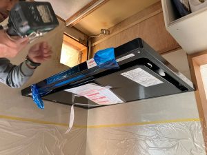 渋川市　レンジフード工事〈リンナイ　レンジフード　ノンフィルタースリム型　TLR-3S-AP902BK〉