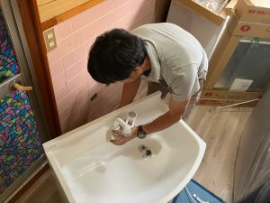 渋川市　洗面台交換工事〈Panasonic　洗面台  エムライン  開き戸  ホワイト  樹脂ボウル〉