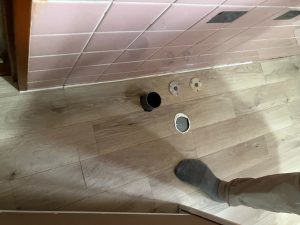 渋川市　洗面台交換工事〈Panasonic　洗面台  エムライン  開き戸  ホワイト  樹脂ボウル〉