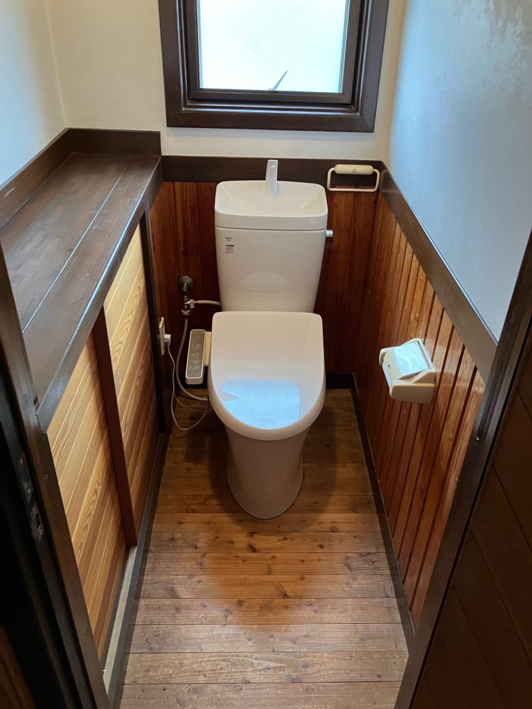 渋川市　トイレ工事〈LIXIL　アメージュ+シャワートイレD〉