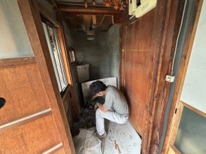渋川市　外トイレ和式→洋式工事〈TOTO　ピュアレストQR〉