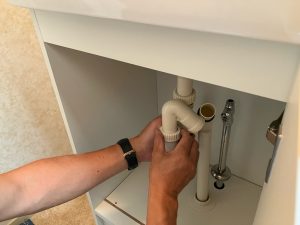 渋川市　２Ｆ洗面台工事〈LIXIL　オフト一面鏡　シングルレバー混合水栓　W500〉