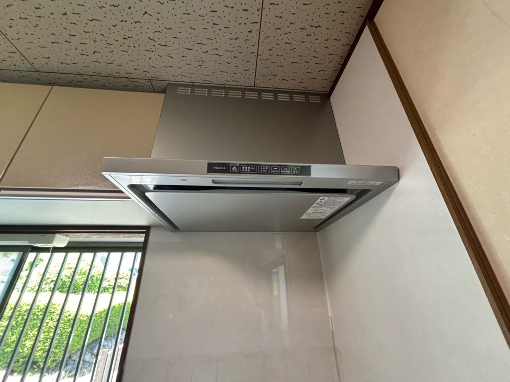渋川市　レンジフード工事〈リンナイ　レンジフードノンフィルタースリム型　TLRシリーズ〉