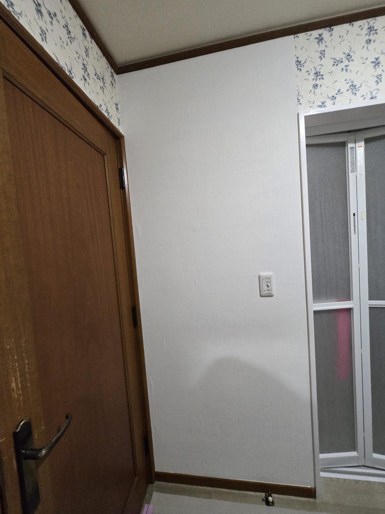 渋川市　脱衣室壁工事〈壁のゆがみ修理〉