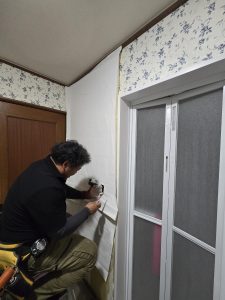 渋川市　脱衣室壁工事〈壁のゆがみ修理〉