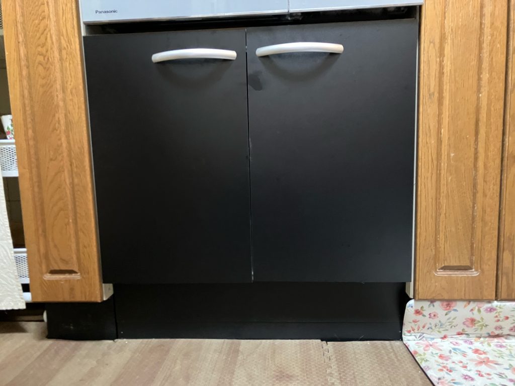 渋川市　コンロ下収納工事　〈リンナイ　コンロ下部専用キャビネット　幅60ｃｍ　高さ58ｃｍ　UKC-605-B〉