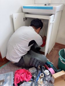 渋川市　２Ｆ洗面台工事〈LIXIL　洗面台オフトW600　1面鏡〉