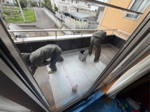 渋川市　バルコニー防水工事〈FRP防水　1層仕上げ　遮熱上塗り材〉