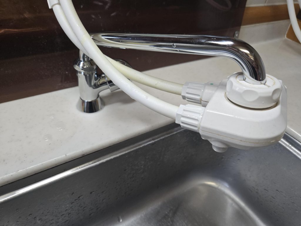 渋川市　浄水器用キッチン水栓交換　〈KVK　立型自在水栓　K16NDE〉