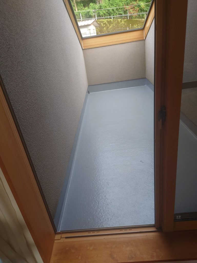 渋川市　バルコニー防水・コーキング工事