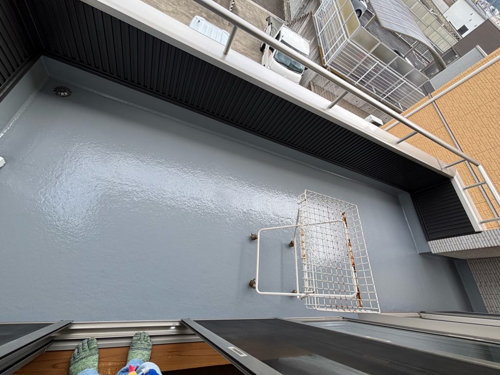 渋川市　バルコニー防水工事〈FRP防水　1層仕上げ　遮熱上塗り材〉