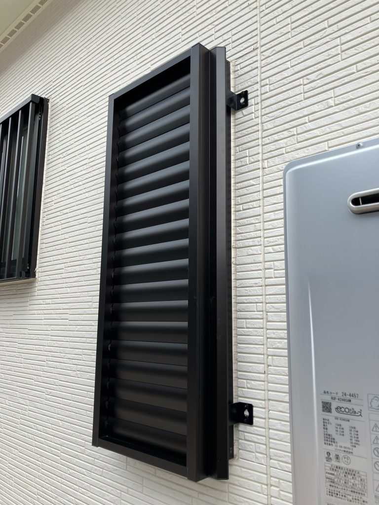 渋川市　浴室窓ルーバー工事〈YKKap　目隠し多機能ルーバー〉