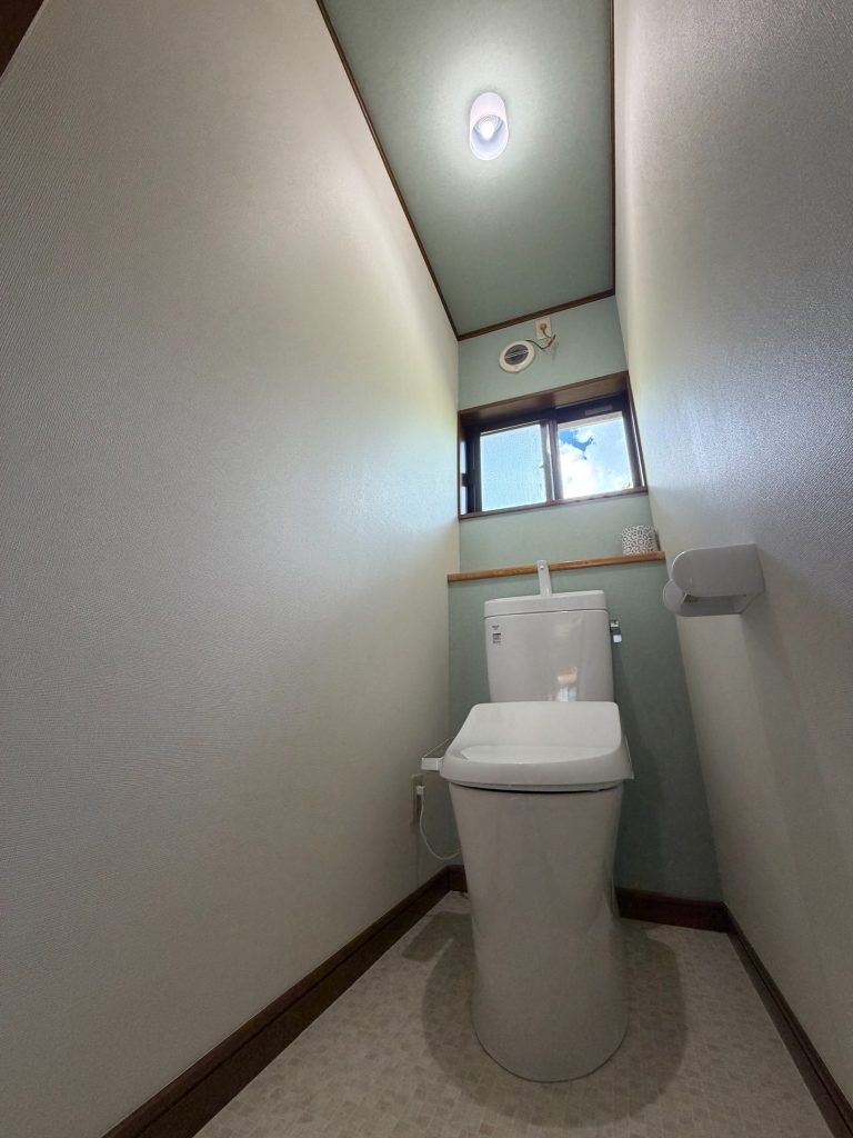 渋川市　トイレ工事〈LIXIL　アメージュZ+シャワートイレD　手洗い付き〉