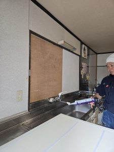 沼田市　台所出窓工事〈クリナップ　クリン壁パネル（マグネット対応）クランチホワイト〉
