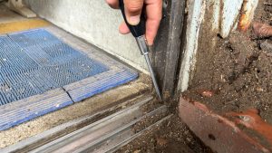 吉岡町　玄関サッシ・戸車交換工事